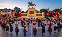 Eskişehir'de 107 Kadından Zeybek Gösterisi