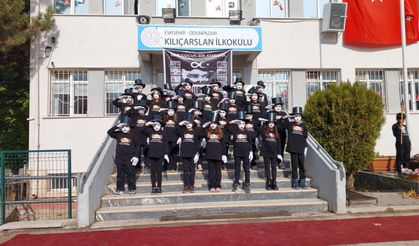 Miniklerden duygu dolu Atatürk'ü anma etkinliği