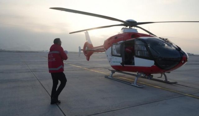 Ambulans helikopter bir günlük bebek için havalandı