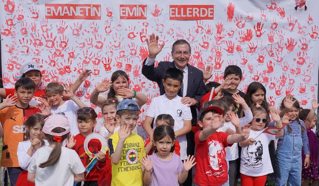 Binlerce çocuk 23 Nisan'ı Tepebaşı'nda kutladı