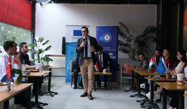 Macar Büyükelçi gençlerle buluştu