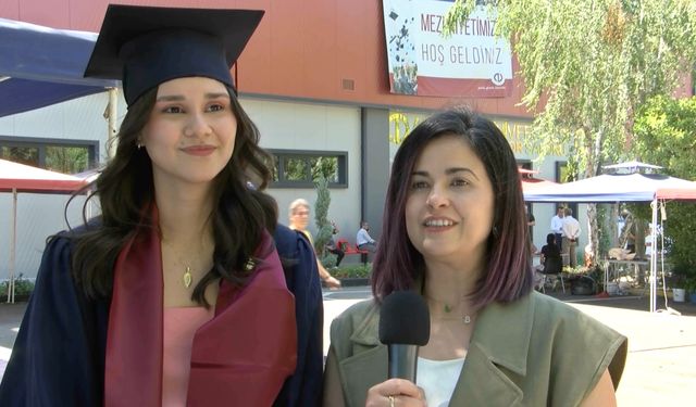 Villarreal Carpio : Üniversitemin mezuniyet törenine katıldığım için çok mutluyum