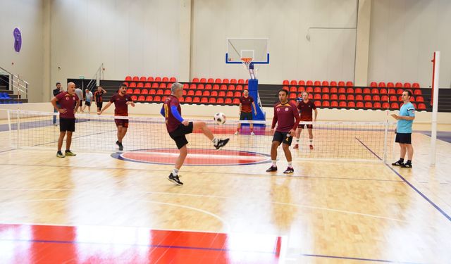 Anadolu Üniveristesi'nde 29 Ekim Cumhuriyet Bayramı Ayak Tenisi Turnuvası başladı