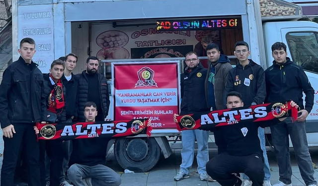 Şehit askerlerin anısına Eskişehirspor taraftarlarından lokma dağıtımı