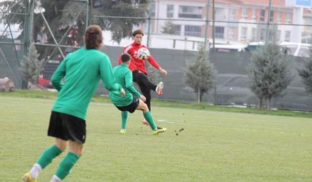 Şimşekler Arayı Boş Geçmedi