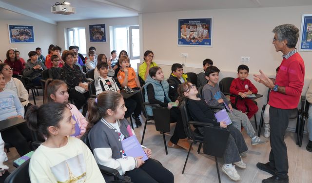 Masallar, Müzikler ve Şiirlerle Büyüyen Küçük Kalpler