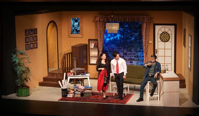 “Aşk Listesi” tiyatro sahnesinde izleyiciyle buluştu