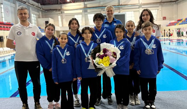 Havuzun "Prens ve Perileri" Türkiye’yi büyüledi: Eskişehirli gençlerden 11 Altın Madalya!