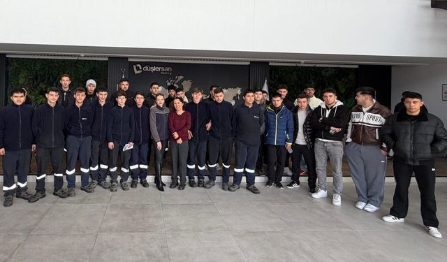 Öğrenciler Türk Malları Haftası’nda Sahada