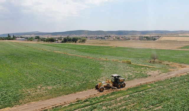 İnönü’de tarla yollarında uzun yıllar sonra kapsamlı onarım çalışması başladı