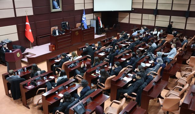 Büyükşehir Meclisi gençlere açıldı: TBMM simülasyonu gerçekleştirildi