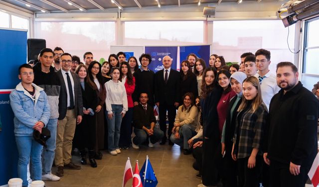 Gençler Avrupa gündemini Büyükelçilere soruyor