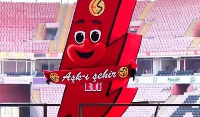 Tribünlerin Yeni Yıldızı Şimşek Oldu!