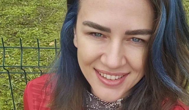 Eskişehirli yıldızdan siyah-kırmızılı paylaşım