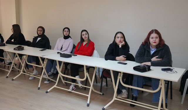 Gençleri bilgilendirme çalışmaları sürüyor