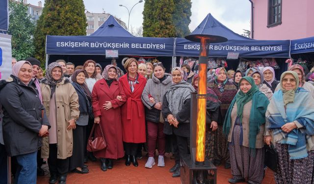 ESMEK’li kadınların el emeği, Yeni Yıl Pazarı’nda ışıldıyor