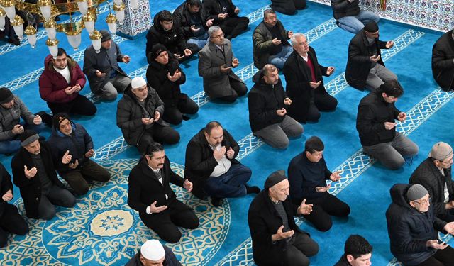Yılın ilk gününde sabah namazında buluştular