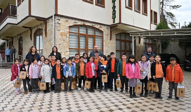 Öğrenciler İnönü Belediyesi'ni ziyaret etti