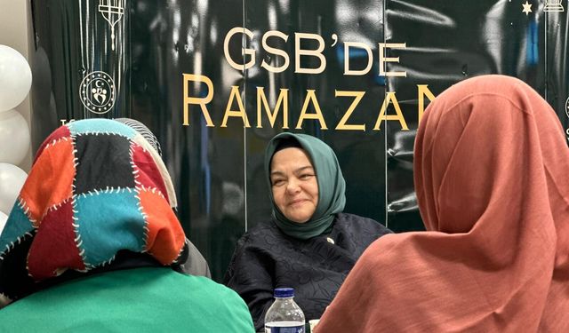 Prof. Dr. Ayşen Gürcan Sahur Sofrasında Gençlerle Bir Arada