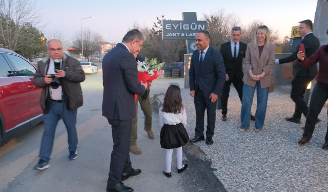 Vali Erdinç Yılmaz Medya 26 Grup çalışanları ile iftar yemeği yedi