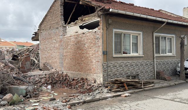 ‘Deprem kentinde yama tamiratı: sorumlu kim?’