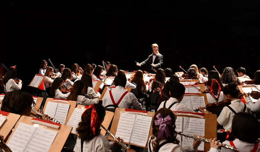 Türkiye'de parmakla gösterilen bir orkestrayız
