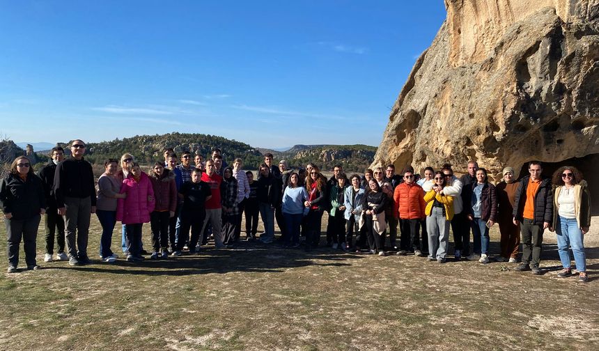 Yangının izleri fidanlarla siliniyor