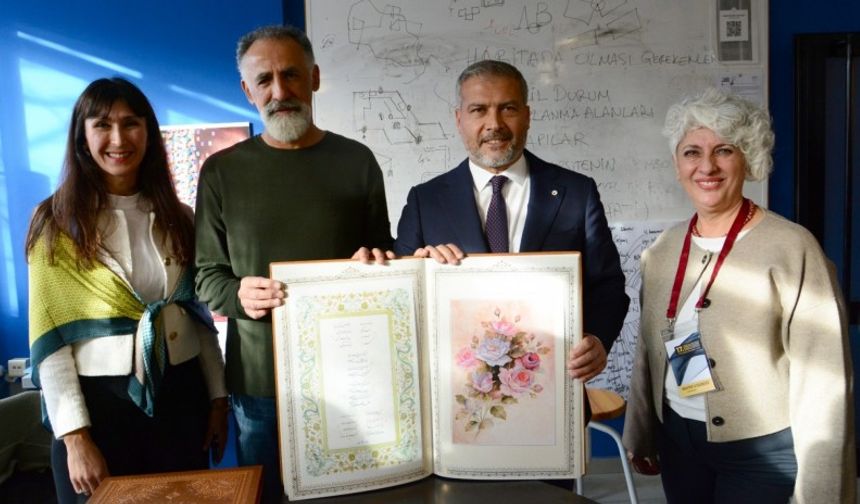 Rektör Adıgüzel, Anadolu Kaligrafi ve Tipografi Etkinliği’ni Ziyaret Etti