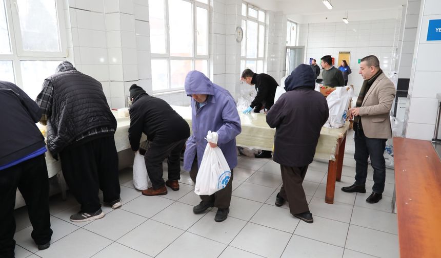 Odunpazarı Aşevi, yeni yılda da dayanışmayı sürdürdü