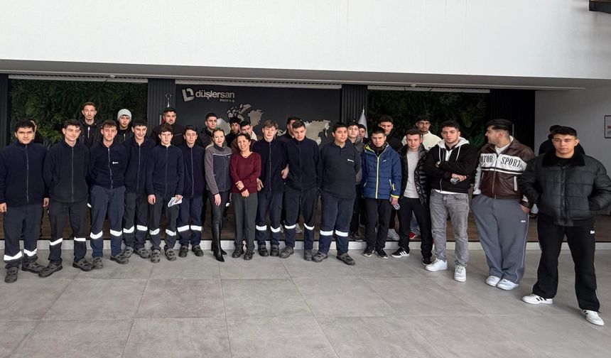 Öğrenciler Türk Malları Haftası’nda Sahada