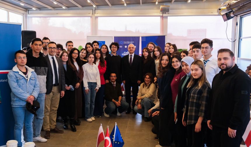 Gençler Avrupa gündemini Büyükelçilere soruyor