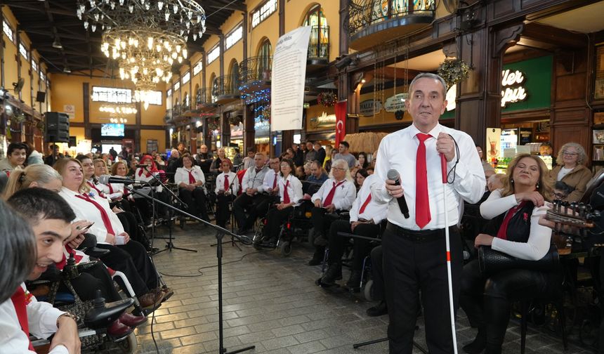 Özel gereksinimli bireylerin eserleri ve performansları büyük beğeni topladı