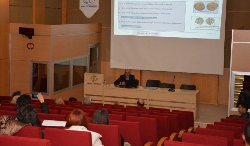 Edebiyat Fakültesi’nde Karacahisar Kalesi Örneğinde Arkeoloji ve Tarih Bağlamı semineri düzenlendi