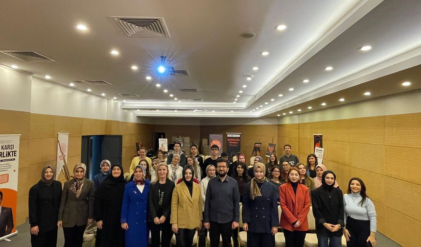 Genç KADEM medyadaki şiddet dilini mercek altına aldı