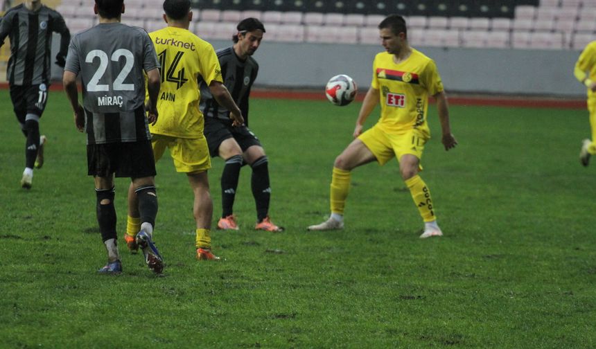 Siyah-kırmızılılarda bek arkası koşuları oyunu açtı