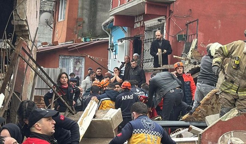 İstanbul Fatih’te Çöken Binalarda Kurtarma Operasyonu