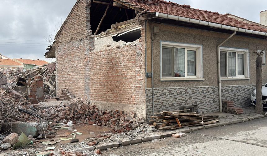 ‘Deprem kentinde yama tamiratı: sorumlu kim?’