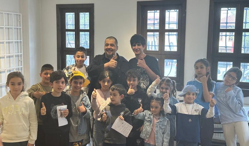 Minikler kendi şarkılarını yazdı