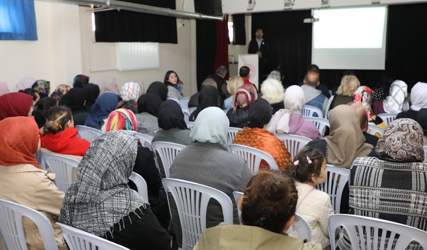 Alternatif Üretimde Kadın Eli: Eskişehir’in 5 Mahallesinde Altın Otu Yetişecek