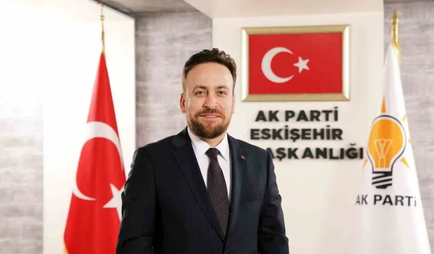 AK Parti Tepebaşı İlçe Başkanı Serhat Tunç’tan Ahmet Ataç’a: "Hizmet Yok, Şov Var!"