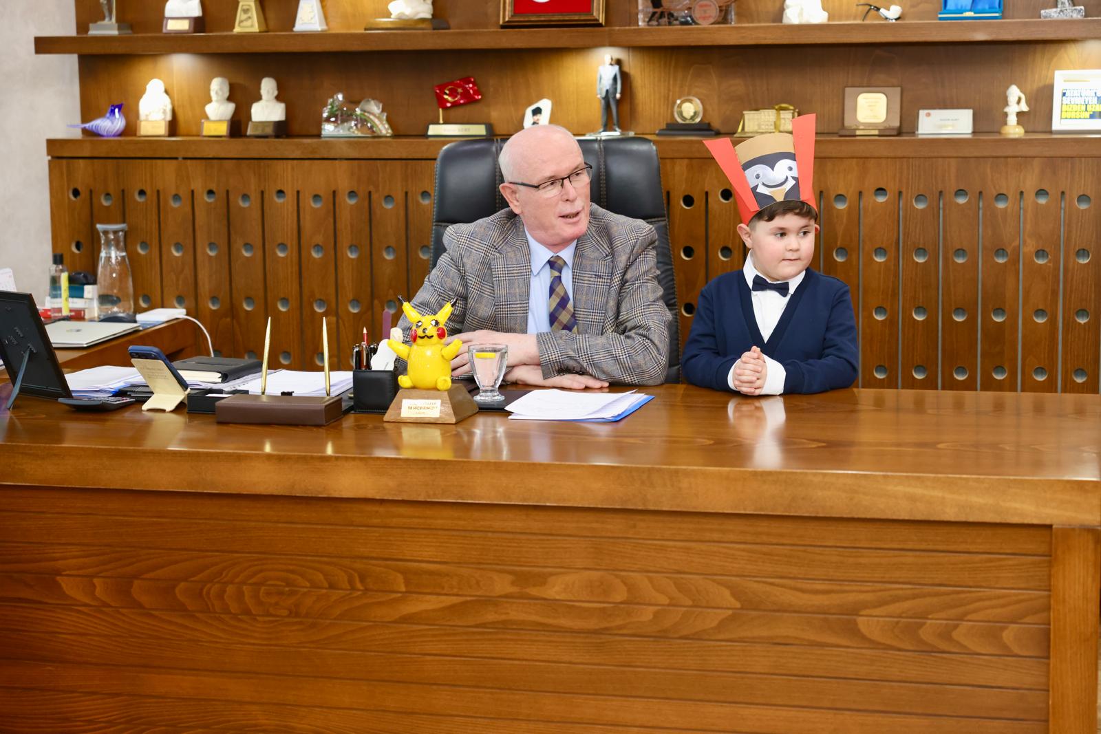 Miniklerden Başkan Kurt’a Yeni Yıl Ziyareti (3)